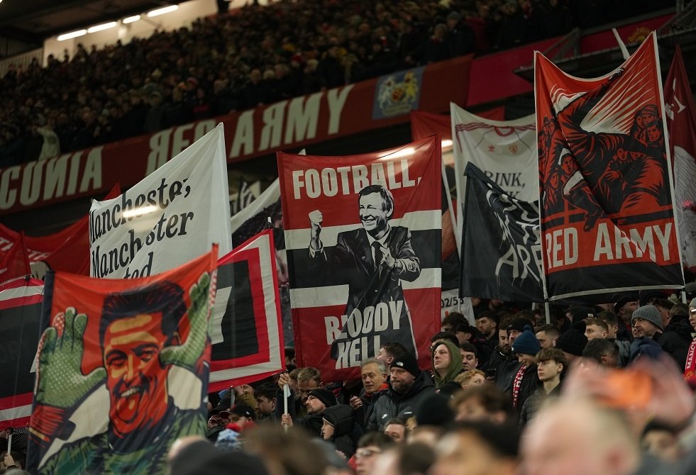 After the catastrophe… Manchester United fans quarrel among themselves (video)