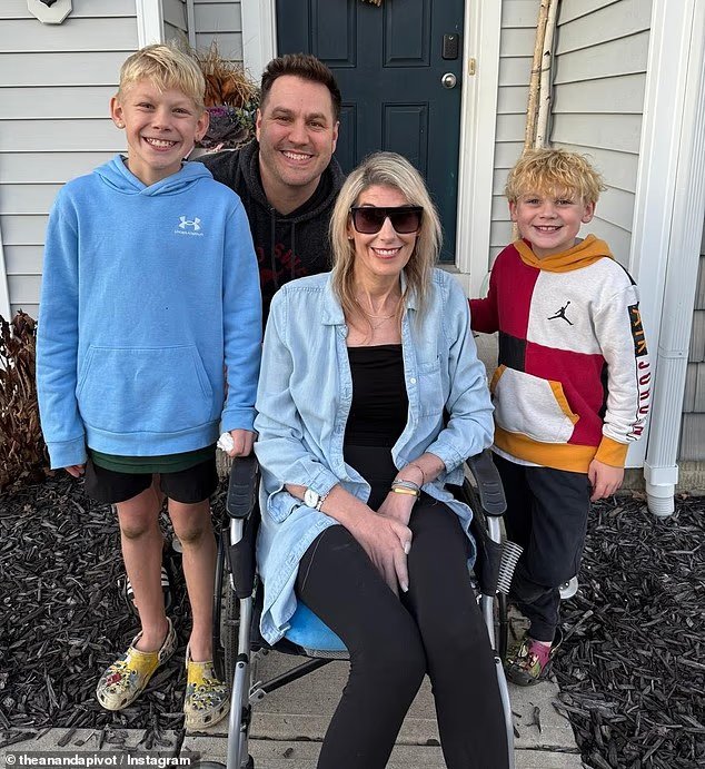 Influencer Sara Bennett announces her own death at age 39 almost three years after she was diagnosed with ALS