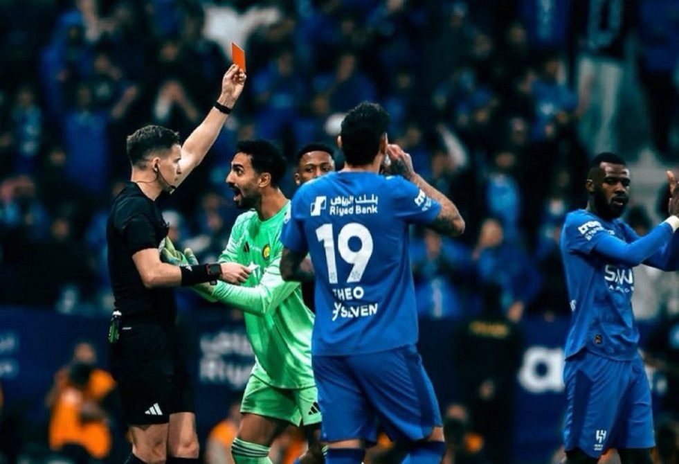 Due to disgraceful behavior… Al-Nasr club goalkeeper was suspended and fined after the incidents in his match against Al-Hilal (video)