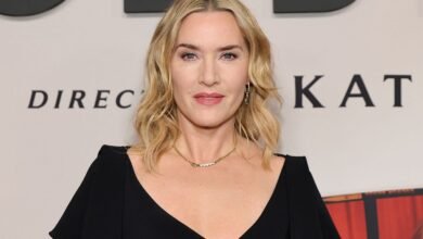 Kate Winslet Wore Skinny Jeans with Winter Staples