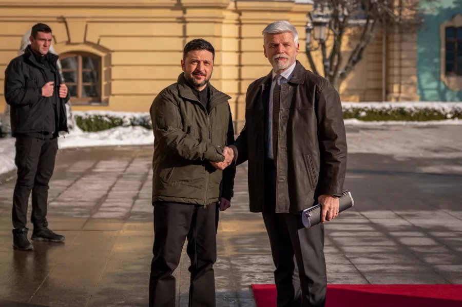 Ukrainian delegation arrives in US for peace talks as Russia hammers energy sites