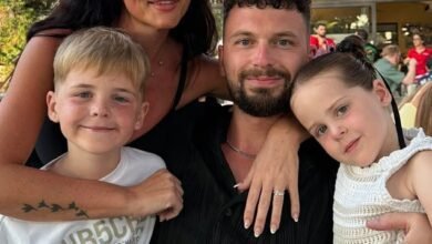 Mom who forced her young kids use their own Christmas money to pay for dinner hits back at critics