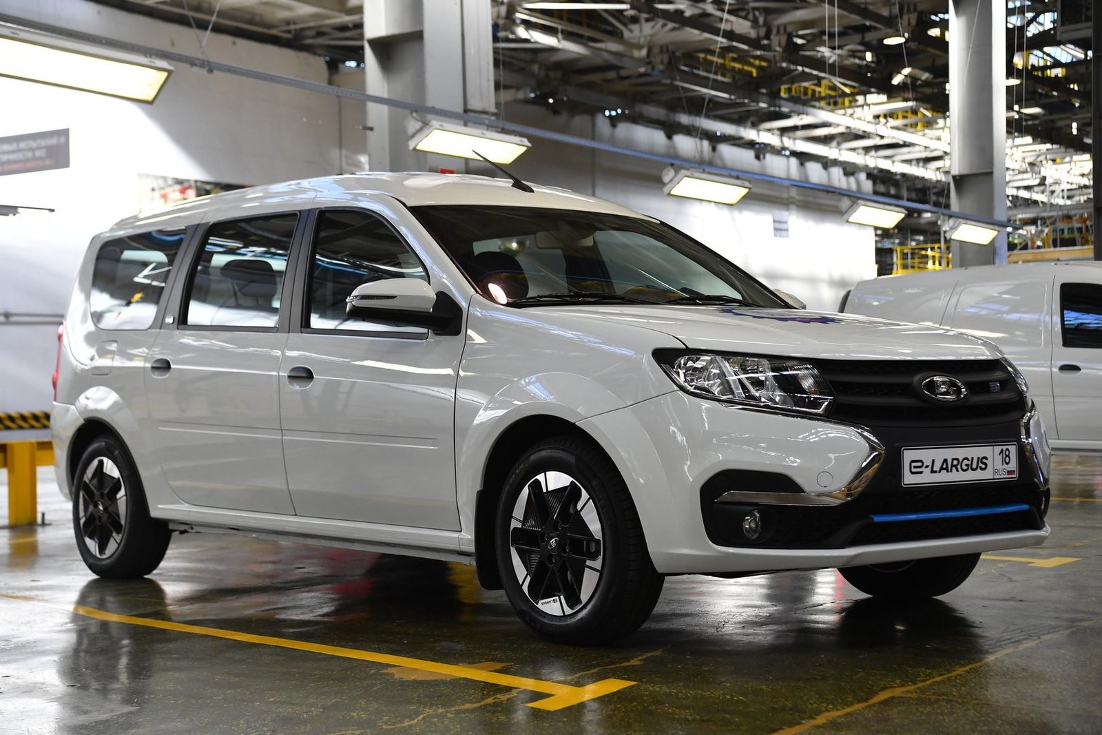 Moscow public transport company expands its fleet with Largus electric cars Moscow public transport company expands its fleet with Largus electric cars