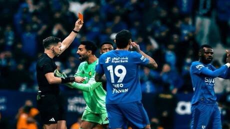 Due to disgraceful behavior... Al-Nasr club goalkeeper was suspended and fined after the incidents in his match against Al-Hilal (video)