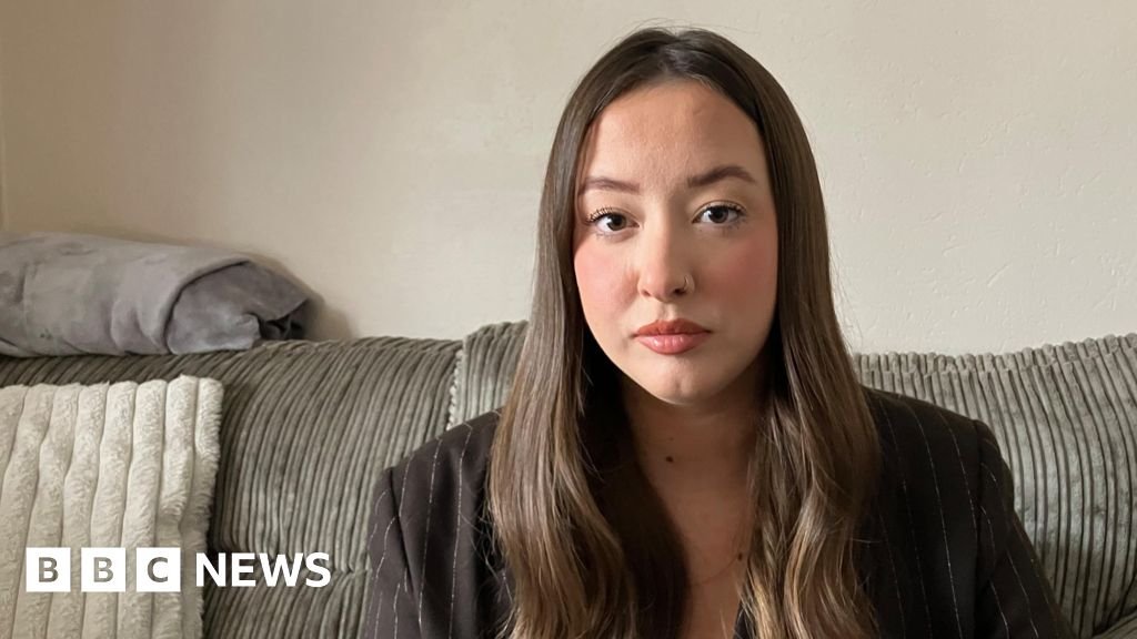 Its like barbed wire, says woman on gynae waiting list Its like barbed wire, says woman on gynae waiting list