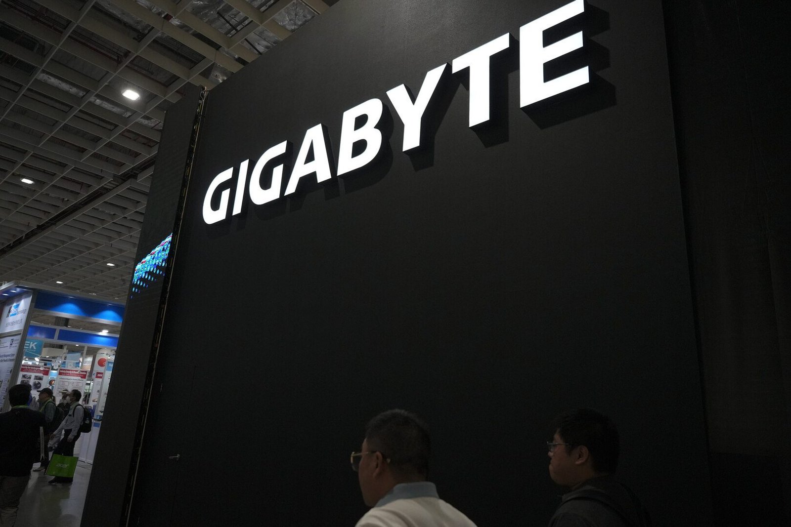 Gigabyte تعلن عن حواسب وبرمجيات جديدة تعمل بالذكاء الاصطناعي Gigabyte تعلن عن حواسب وبرمجيات جديدة تعمل بالذكاء الاصطناعي
