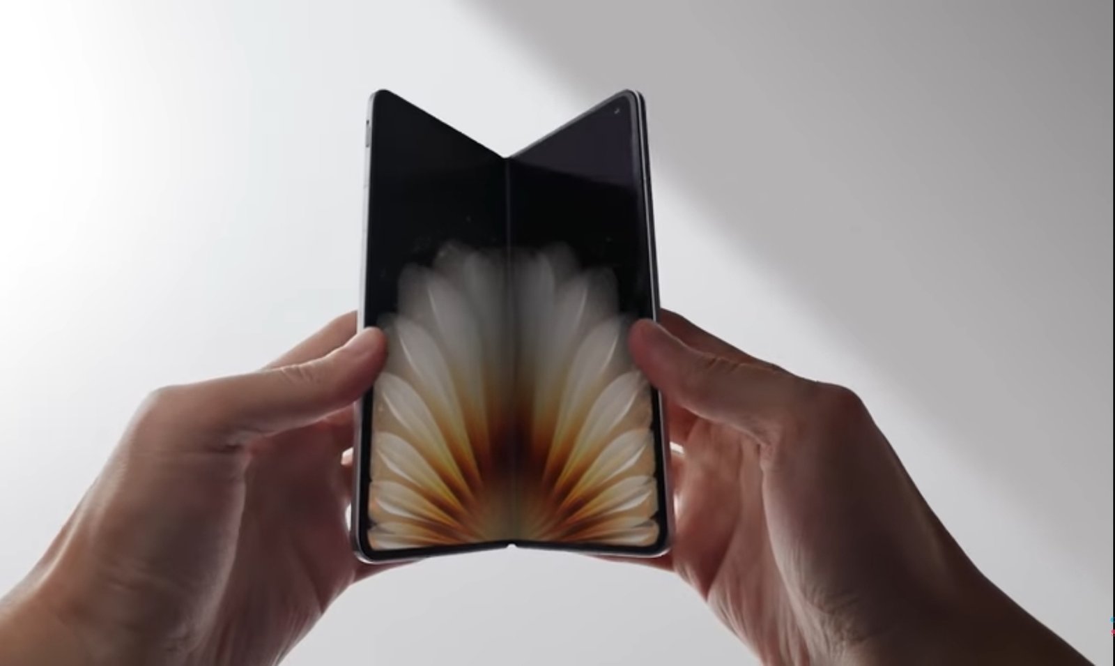 Oppo تطلق واحدا من أفضل الهواتف القابلة للطي