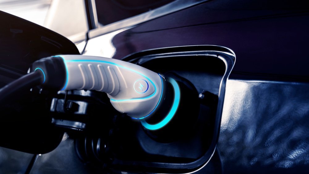 A Chinese company has introduced an electric car that charges in 5 minutes