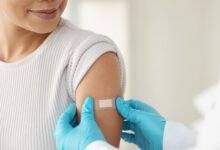 أثبت العلماء أن التفكير الإيجابي يمكن أن يعزز الاستجابة المناعية للقاحات