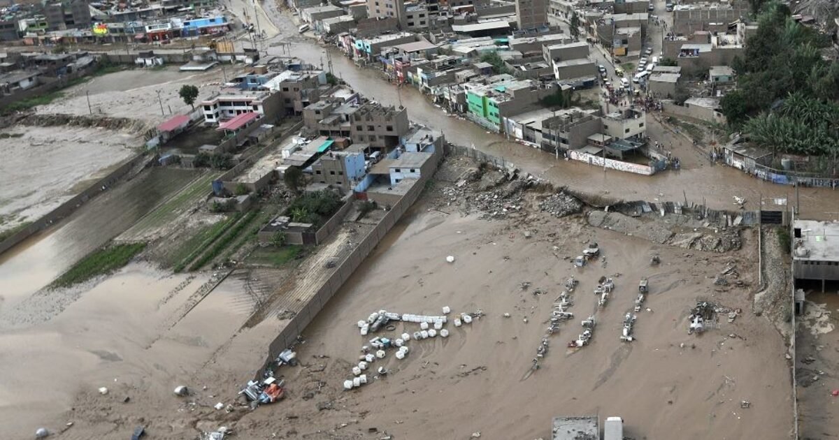 صورة مميزة: بحيرة مؤقتة خلف الحطام تثير مخاوف.. جهات صينية تقول الخطر تراجع