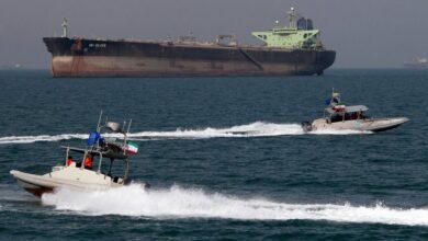 بيانات ملاحية تظهر ارتفاعاً طفيفاً في حركة السفن بمضيق هرمز