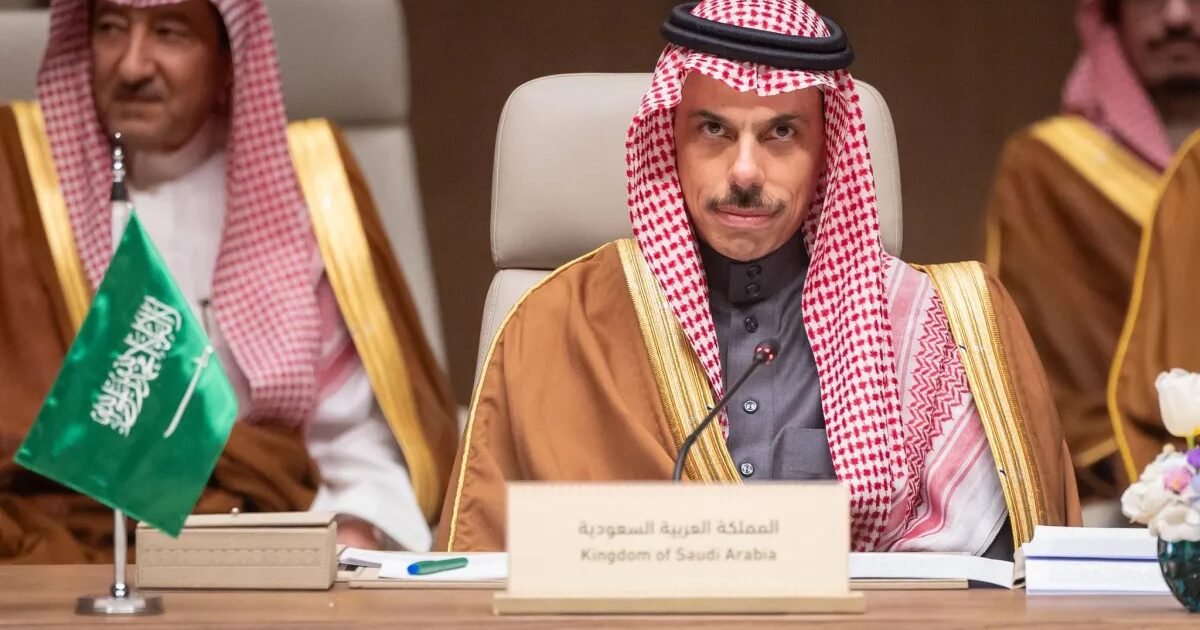 سلسلة هجمات على مطار الرياض تعطل الملاحة وتزيد المخاوف الإقليمية